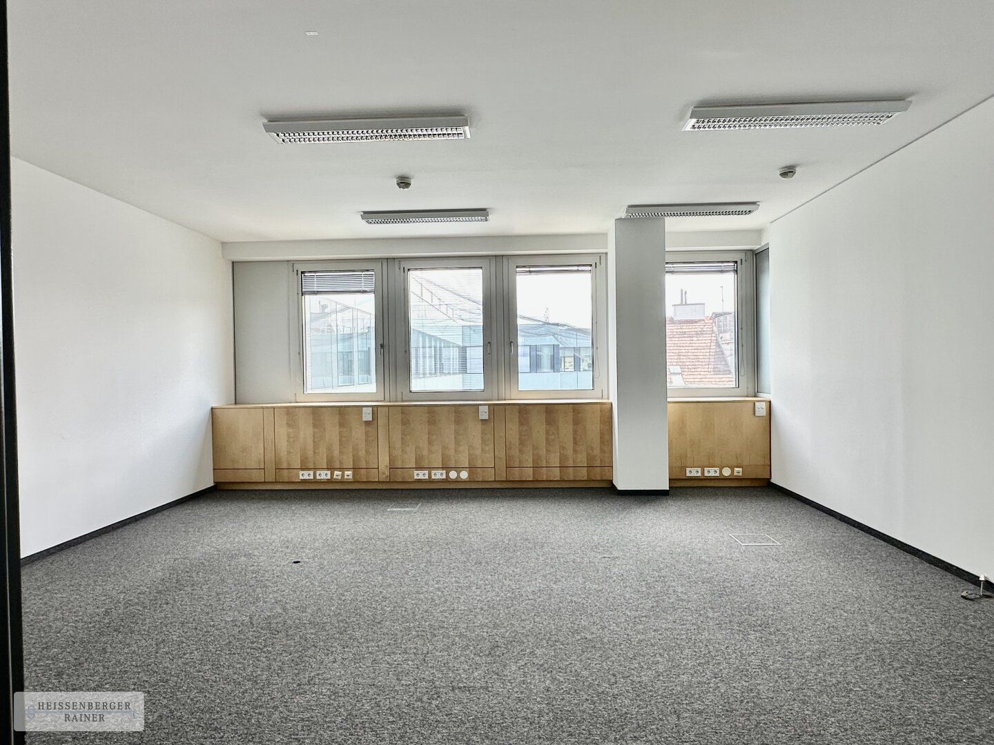 ARBEITEN MIT FERNBLICK /// MODERNES, FLEXIBLES BÜRO MIT GROSSER TERRASSE - Mehr