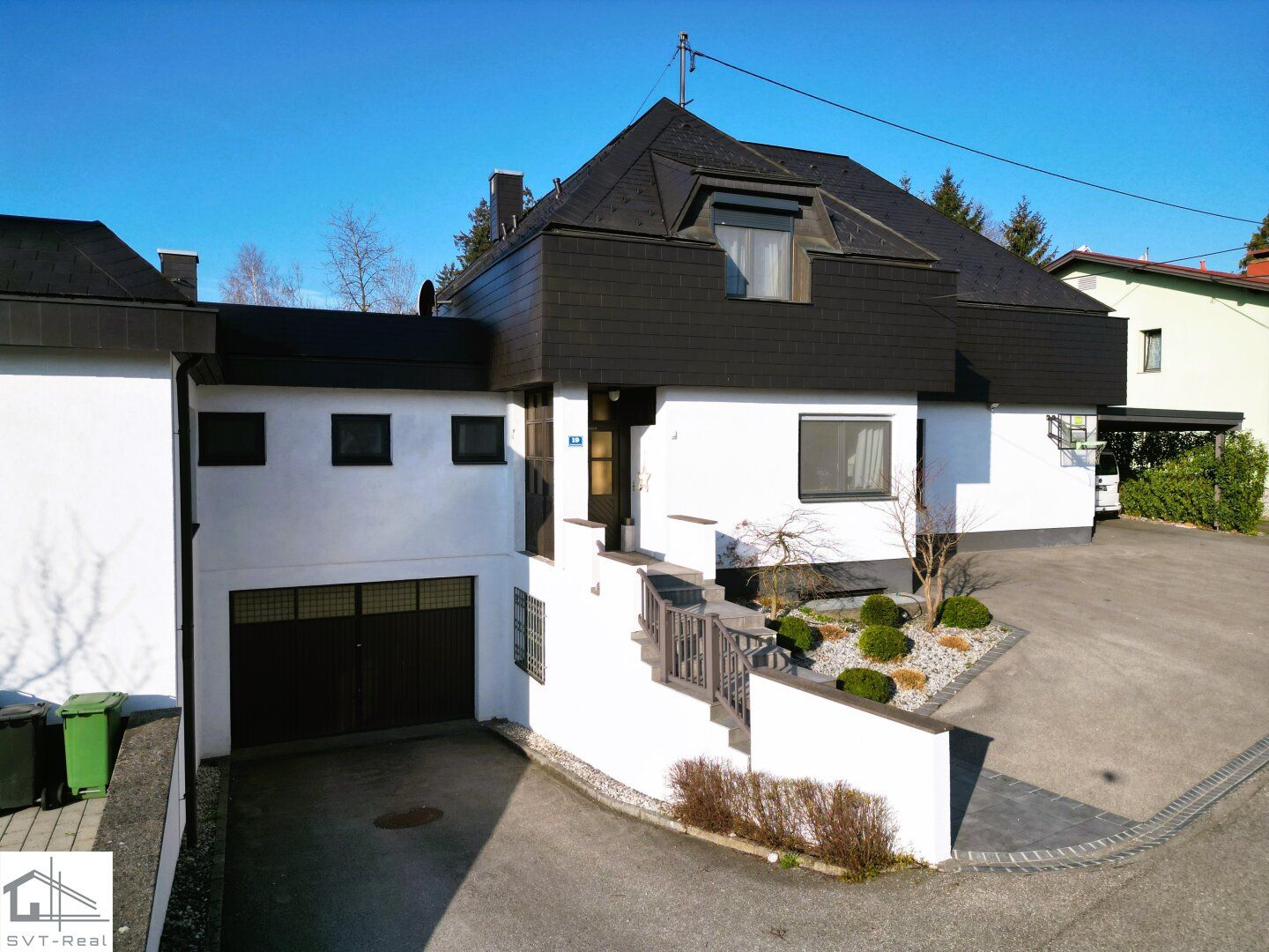 Exklusives Wohnhaus mit großzügiger Gartenlandschaft