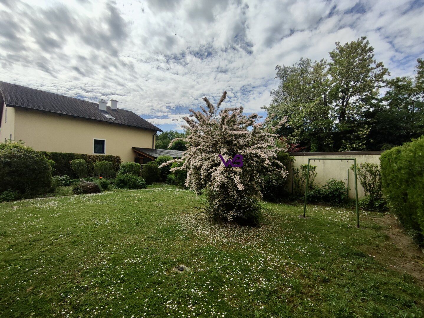 700 m² großes Eckgrundstück mit Einfamilienhaus und großem Garten zu verkaufen! KAUFPREIS nochmals reduziert !!!!