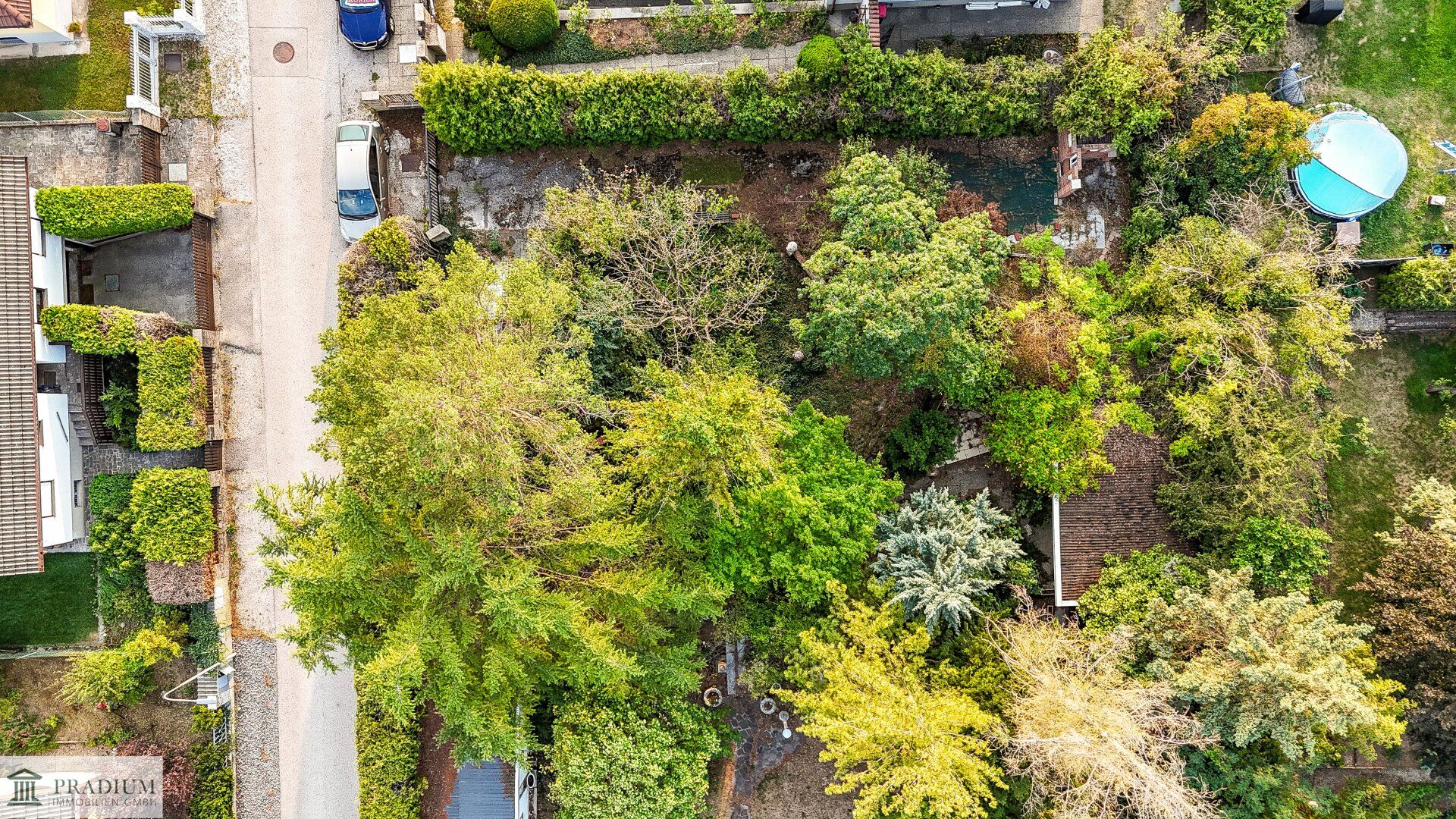 Ideal geschnittener Baugrund für Ihr Einfamilienhaus - Altbaumbestand - ruhig, grün, sofort verfügbar