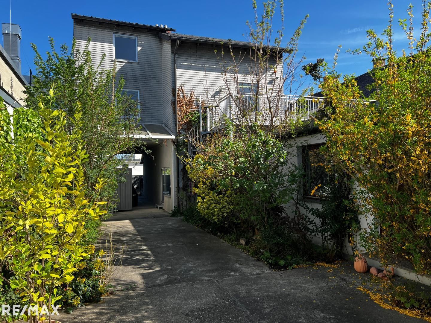 NEUER PREIS! Meidling - Haus und große Halle in Wohn- und Geschäftsviertel!