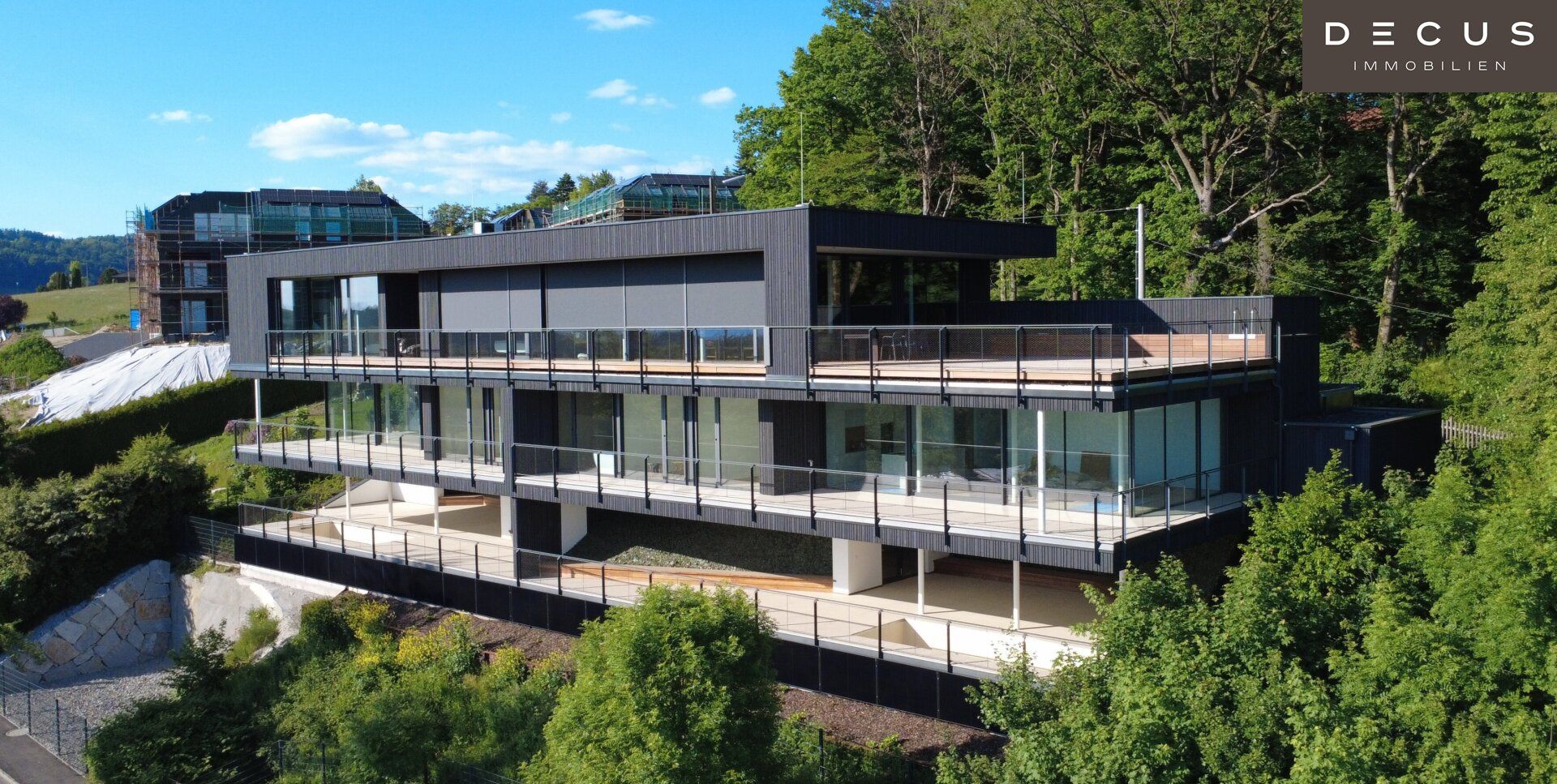 HIGH-END AUF ZWEI EBENEN | HAUSFLAIR MIT POOL UND PANORAMABLICK AM PÖSTLINGBERG