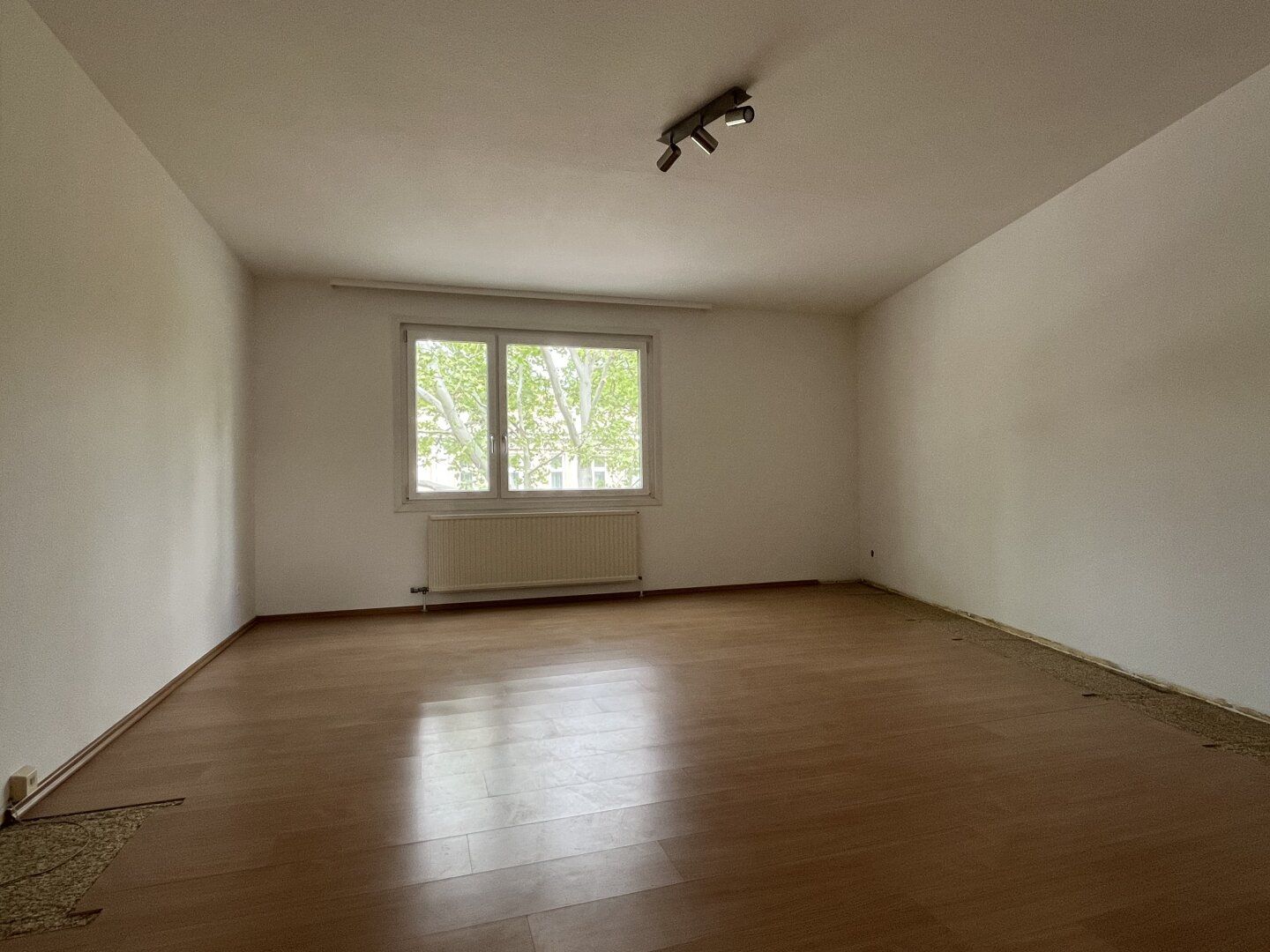 Charmante, sehr gut aufgeteilte Eigentumswohnung mit Loggia Nähe Küniglberg!