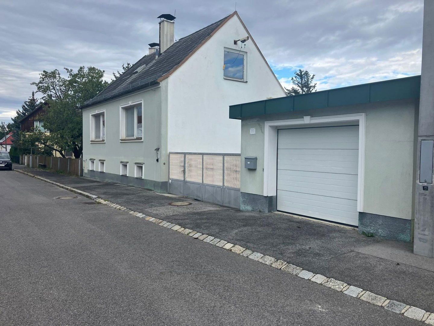 Viel Platz - viele Möglichkeiten - großes Haus mit 3 Garagen - Großfamilien sehr willkommen!!