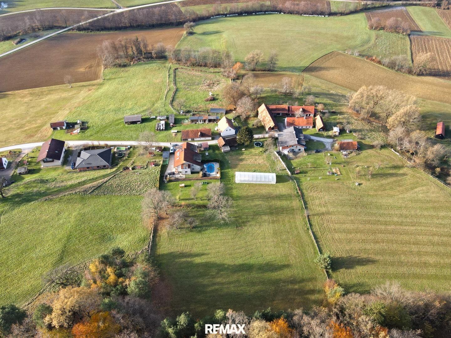 Kleinlandwirtschaft und Bauland in idyllischer Lage! - Ansicht 2