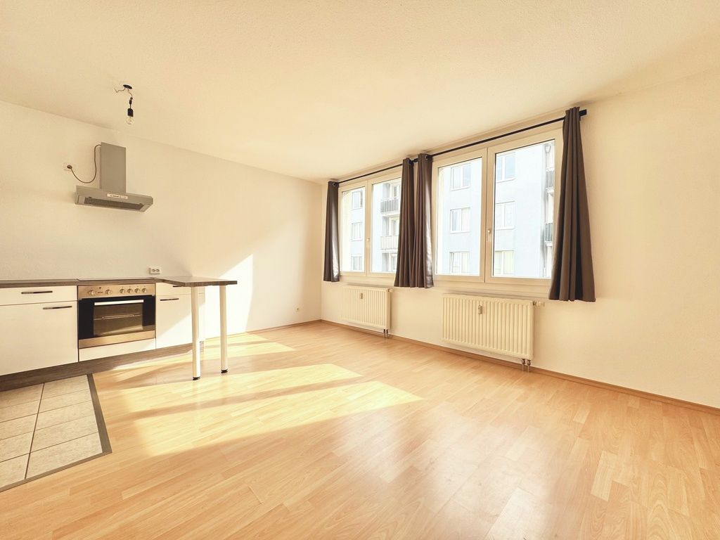 TOPLAGE - NÄHE DONAUZENTRUM | HELLE SINGLE-WOHNUNG | U-BAHN-NÄHE
