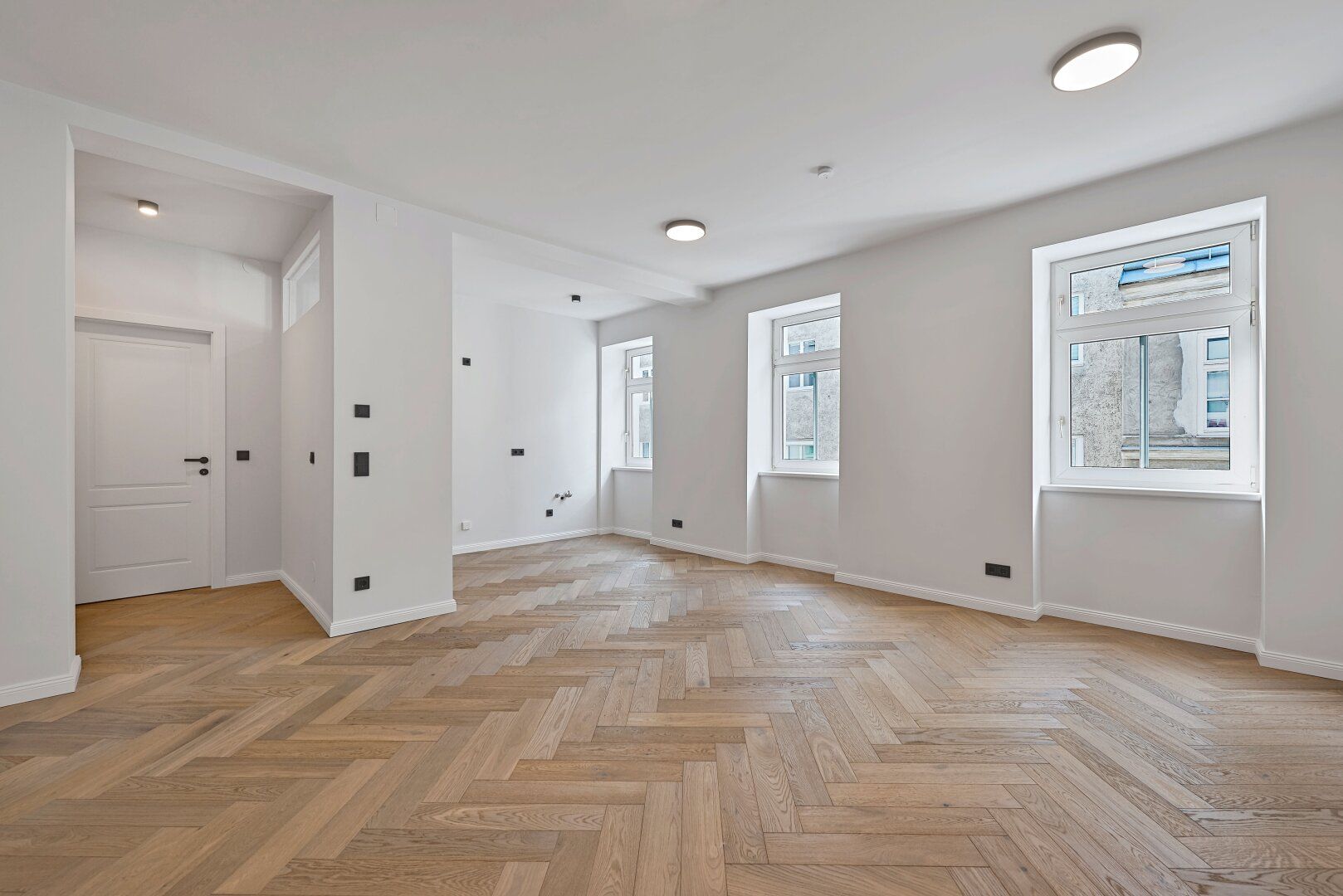 Nächst Schlossquadrat und U4: Sanierter Drei-Zimmer-Altbau in charmanter Liegenschaft!