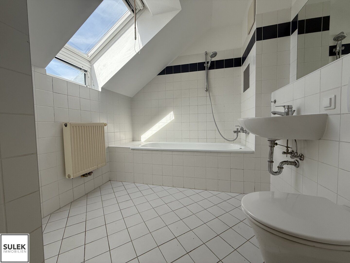 Wohnen im Grünen: Helle 1-Zimmer-Dachgeschosswohnung in Hietzing – pohled 4