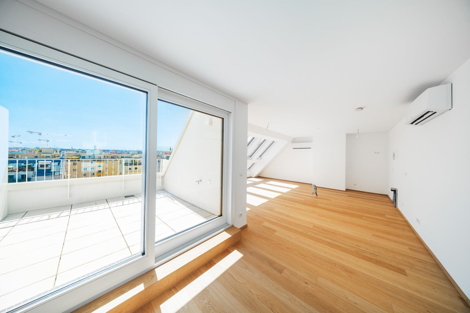 THE TEMPTATION - DG-Maisonette mit Terrasse & Balkon | 22 m² Freifläche, 3 Zimmer - Ansicht 4