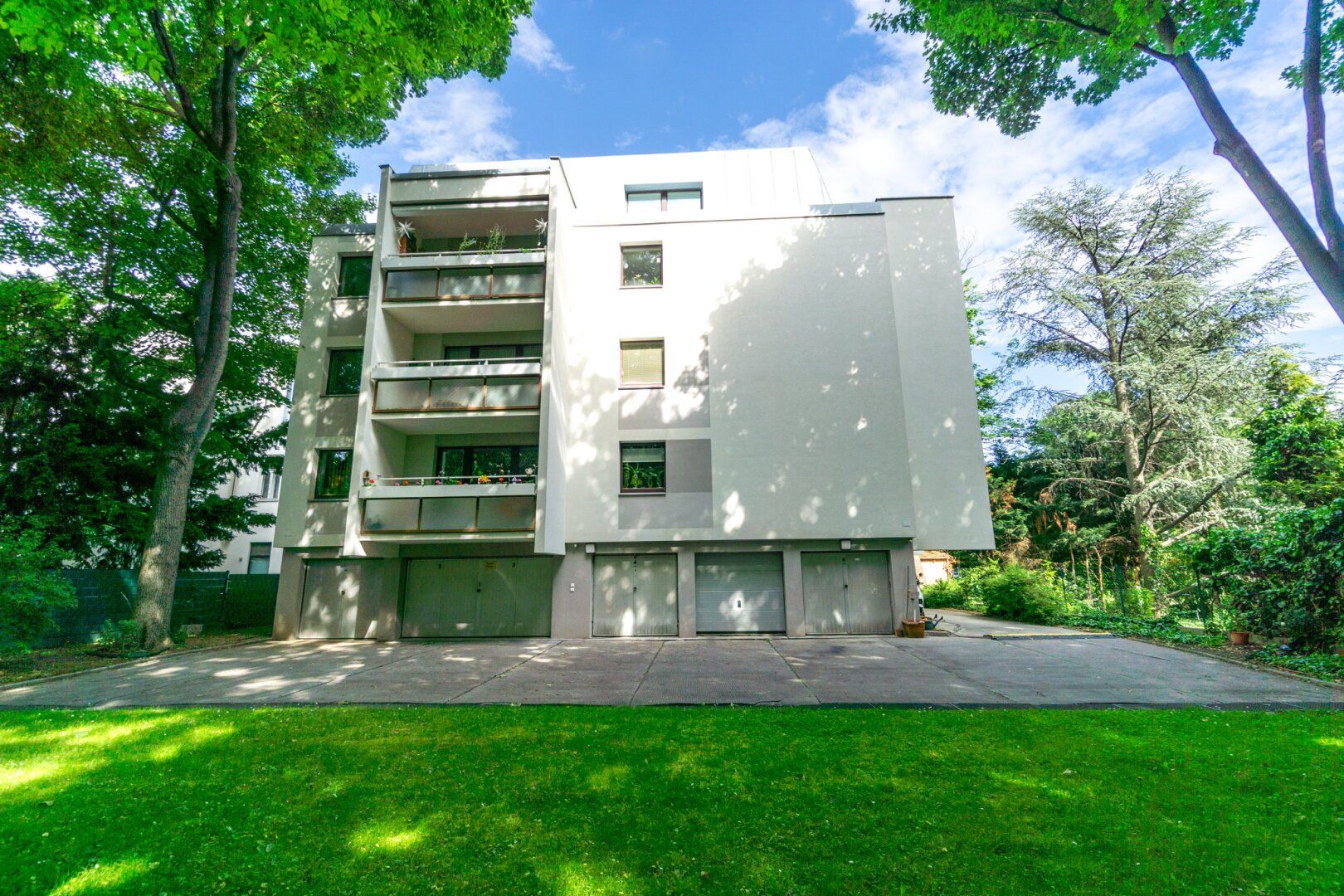 Dachgeschoßwohnung in bester Lage Nähe Schönbrunn - zentral, ruhig und grün