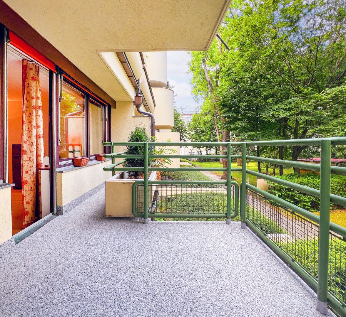 Familienfreundliche, barrierefreie 3-Zimmer-Wohnung mit Loggia & Hallenbad nahe U4-Hütteldorf