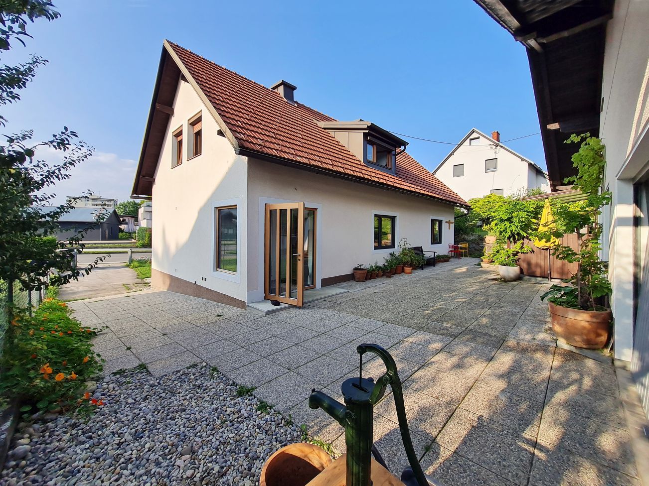Hochwertig saniertes Einfamilienhaus mit großem GARTEN 880m² und NEBENGEBÄUDE 55m² in VIKTRING