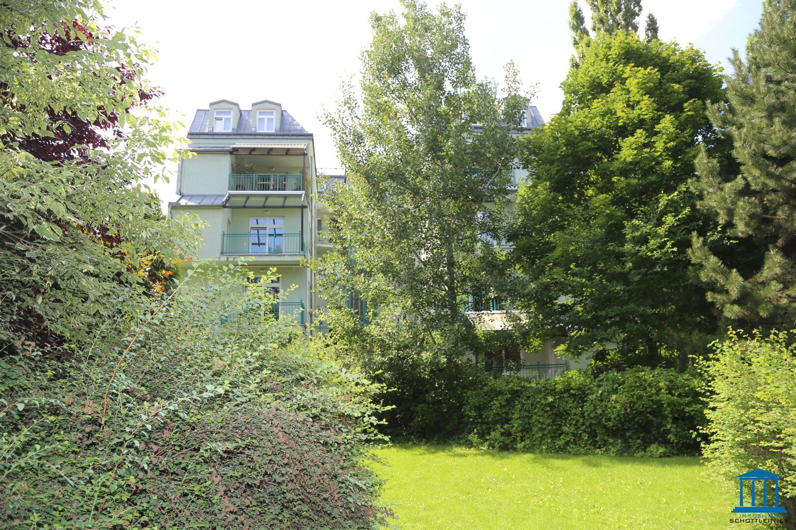 Maisonette mit Balkon & direktem Blick in den Stadtpark - inklusive einem Tiefgaragenparkplatz