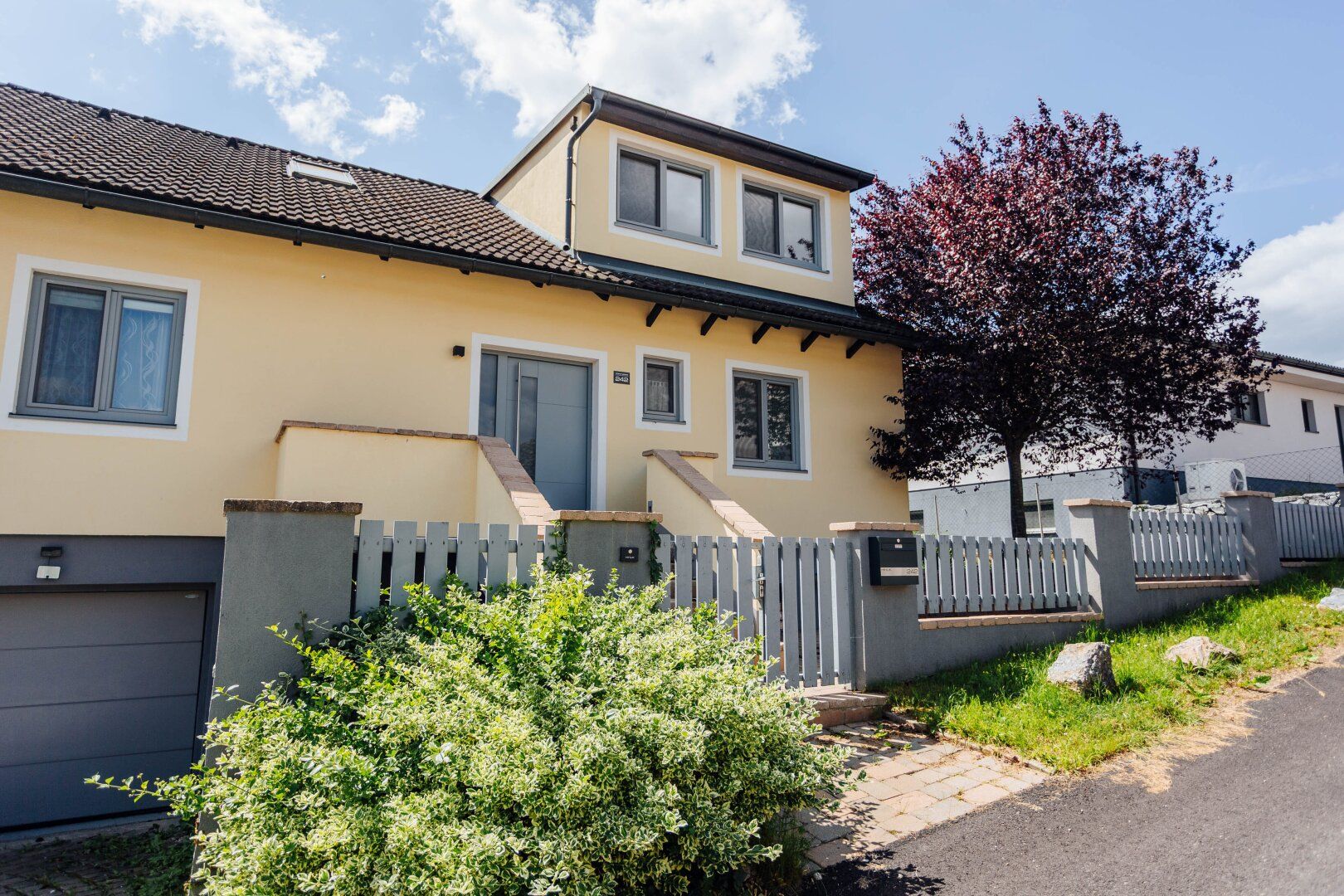 Modernes Zuhause und sonnige Gartenidylle in beliebter Lage!