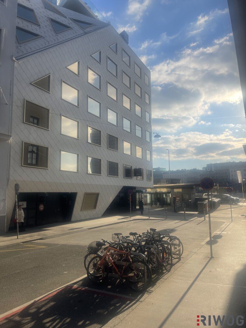 TOP Lage zwischen Schottenring, Karmelitermarkt & Schwedenplatz mit 3,65m Raumhöhe und niedrigen BK - was will man mehr?