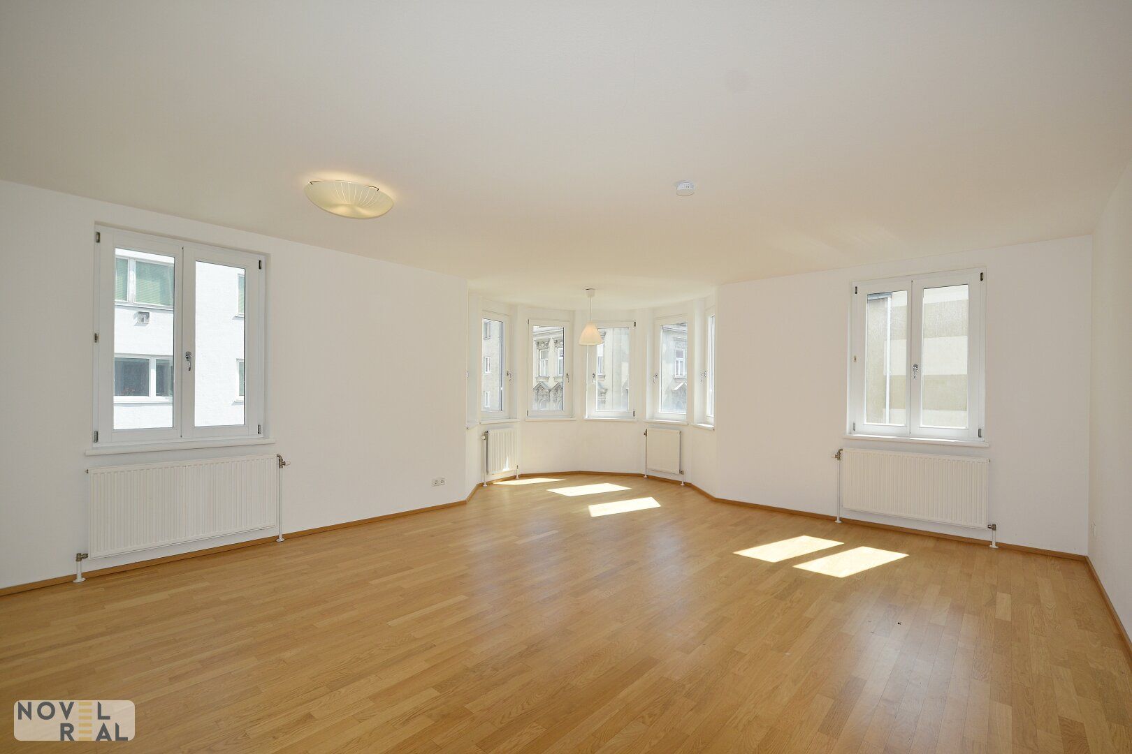 Wunderschöne helle 3 Zimmerwohnung im 4. Stockwerk