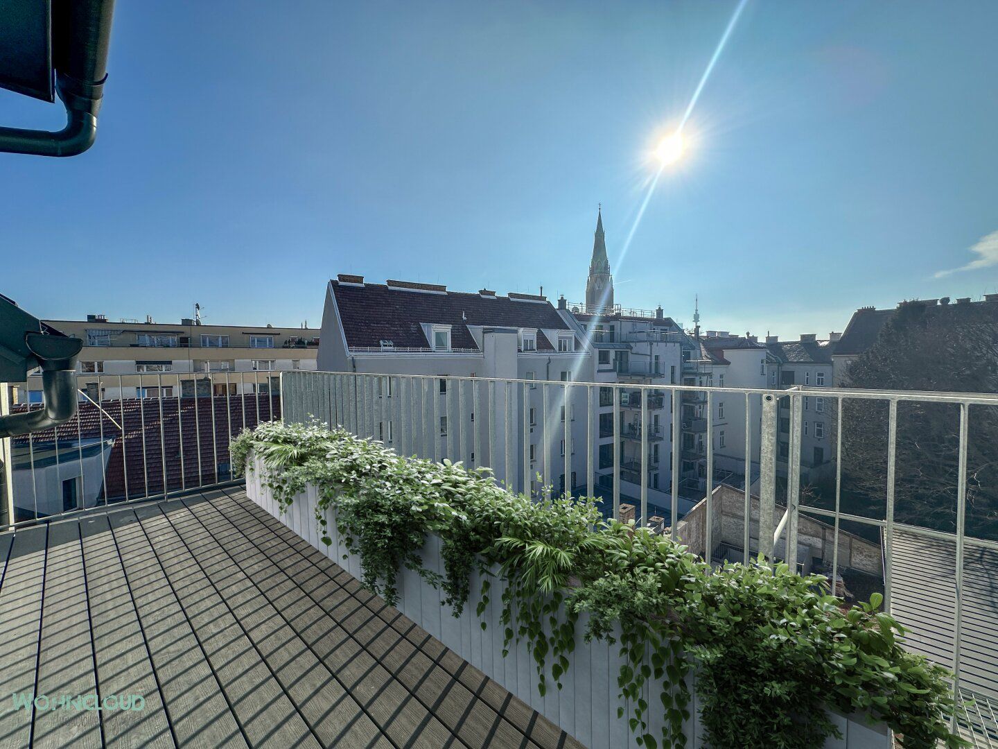 INVESTORENPROJEKT: HERE COMES THE SUN