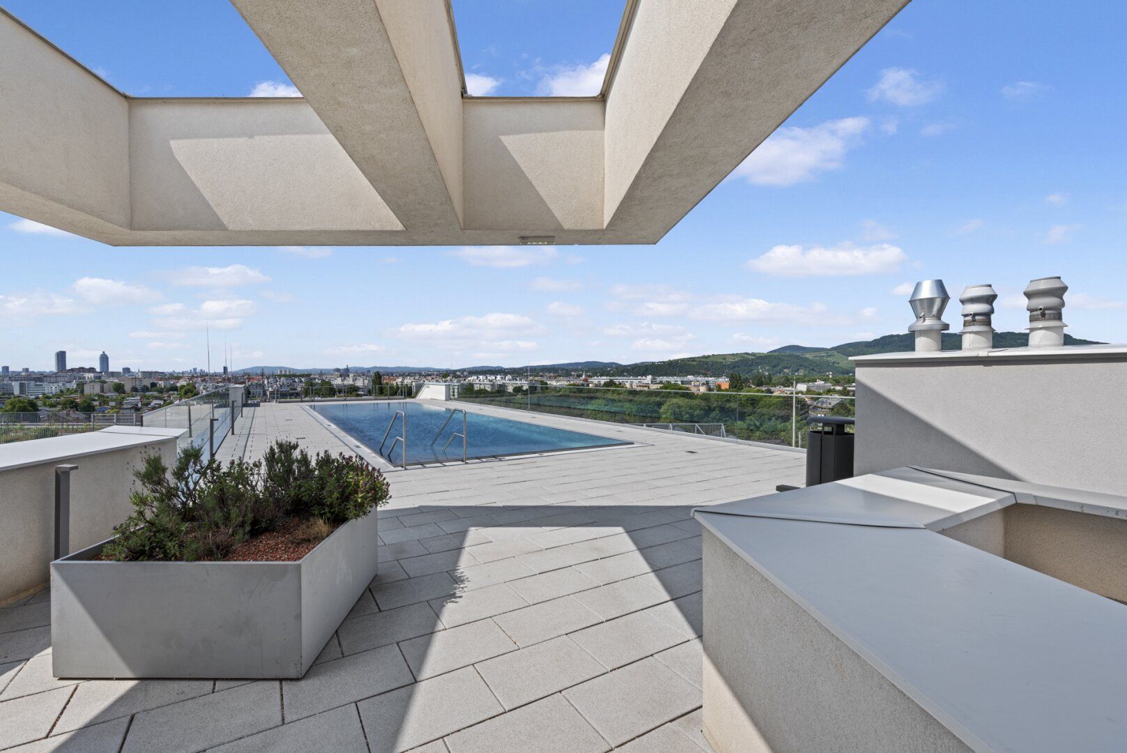 Open House am 14.06.2025 ab 10.00 - Traumhafte Lebensqualität! Moderne Dreizimmerwohnung mit Balkon, Dachpool & Fitnessbereich und Sauna
