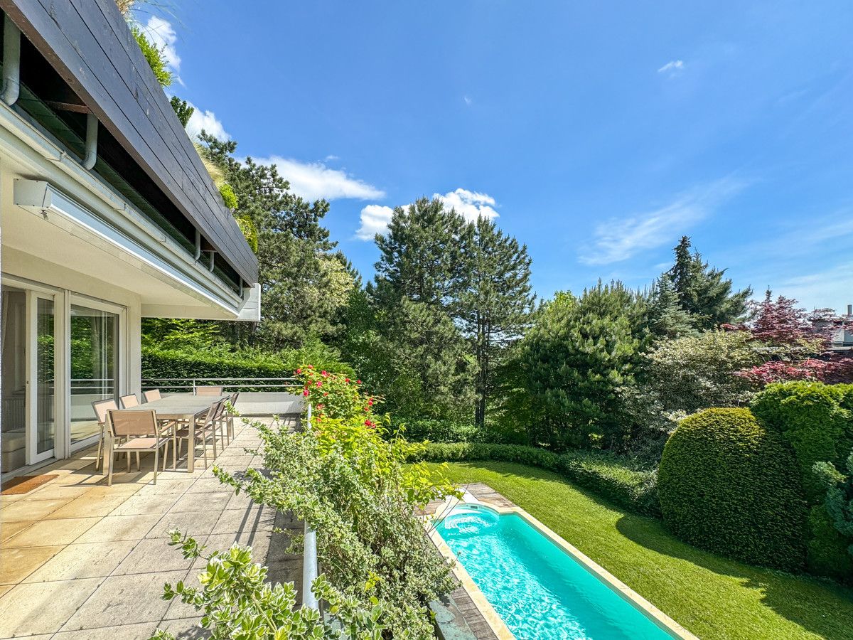 Pötzleinsdorf: Luxuriöse Wohnung mit Panorama-Blick, Wellnessoase & Gartenidylle