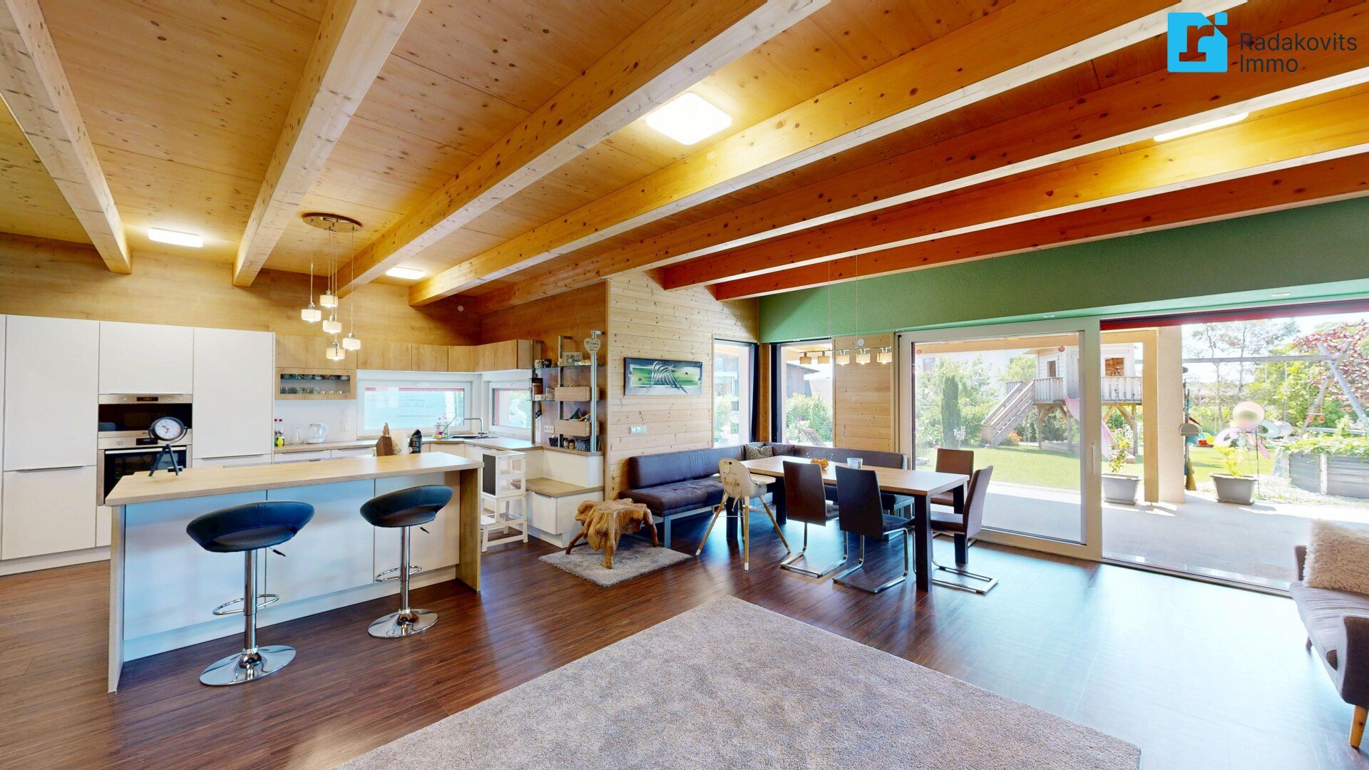 Sofort bezugsbereiter Bungalow mit großem Nebengebäude - Wohnen, Arbeiten & Entfalten auf 370m²