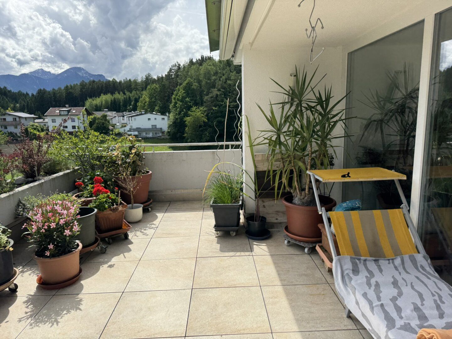 Aldrans: Exklusive Wohnung mit großzügiger Terrasse - naturnahes Wohnen unweit des Herzsees!