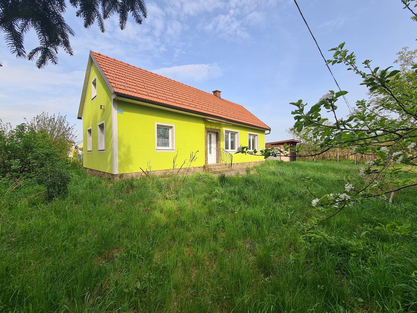 Entzückendes Wohnhaus im Freiland mit Potenzial