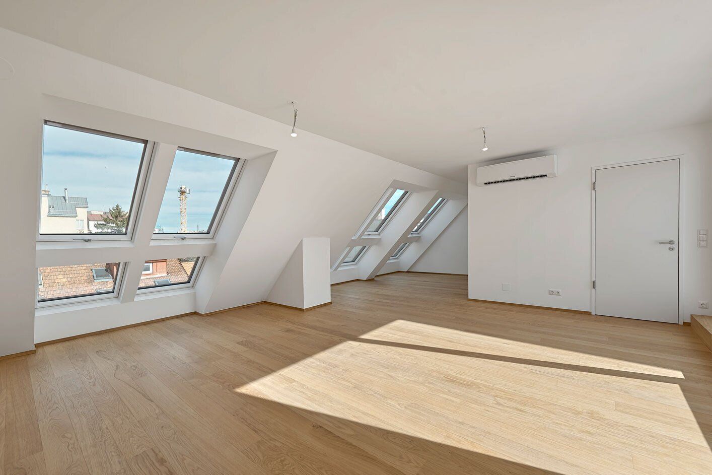 THE TEMPTATION - Dachgeschoss-Maisonette mit Terrasse & Balkon | 21 m², 4 Zimmer - Ansicht 2