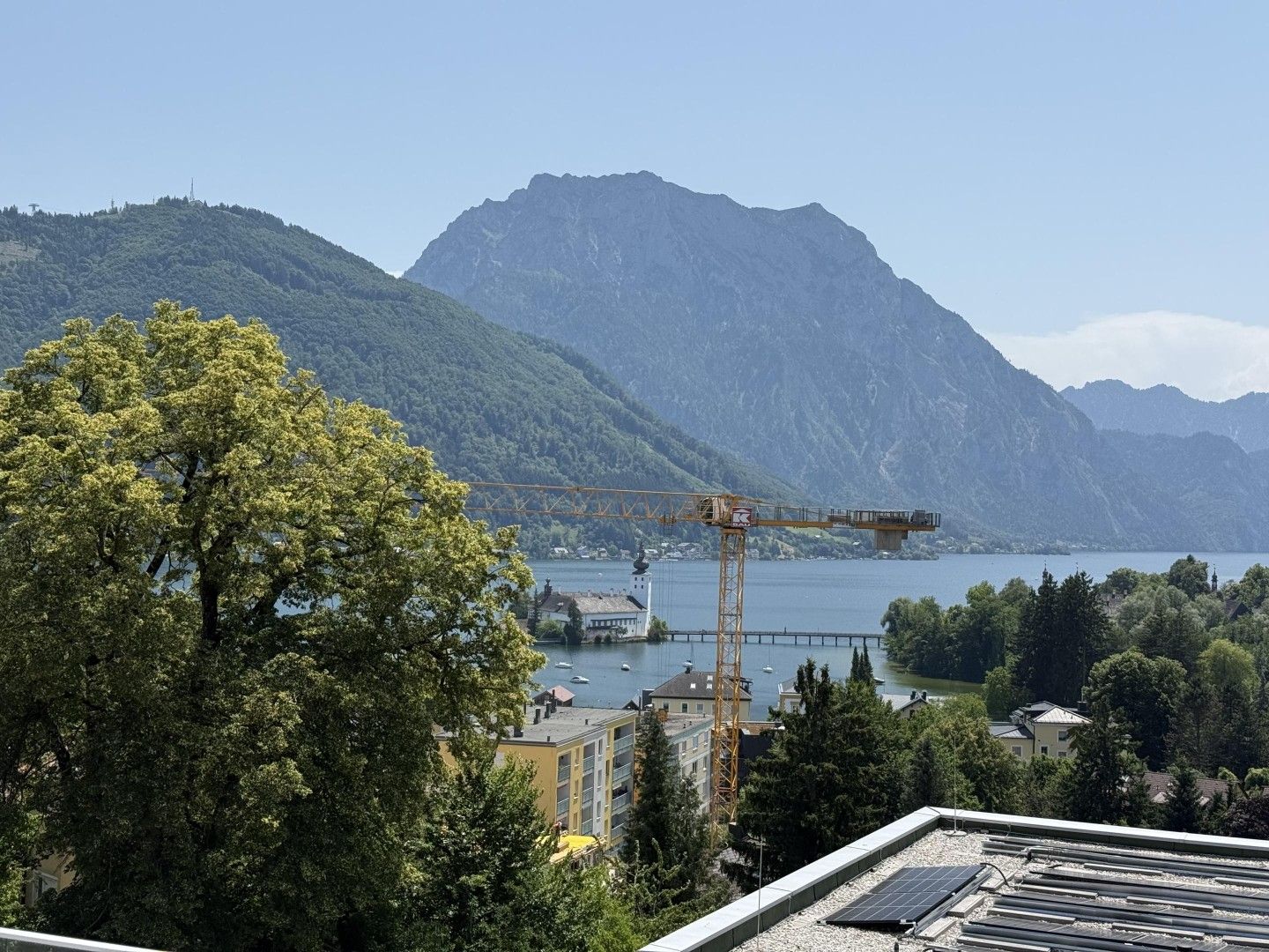 Luxuriöses, bezugsfertiges Penthouse mit Blick auf Schloss Orth