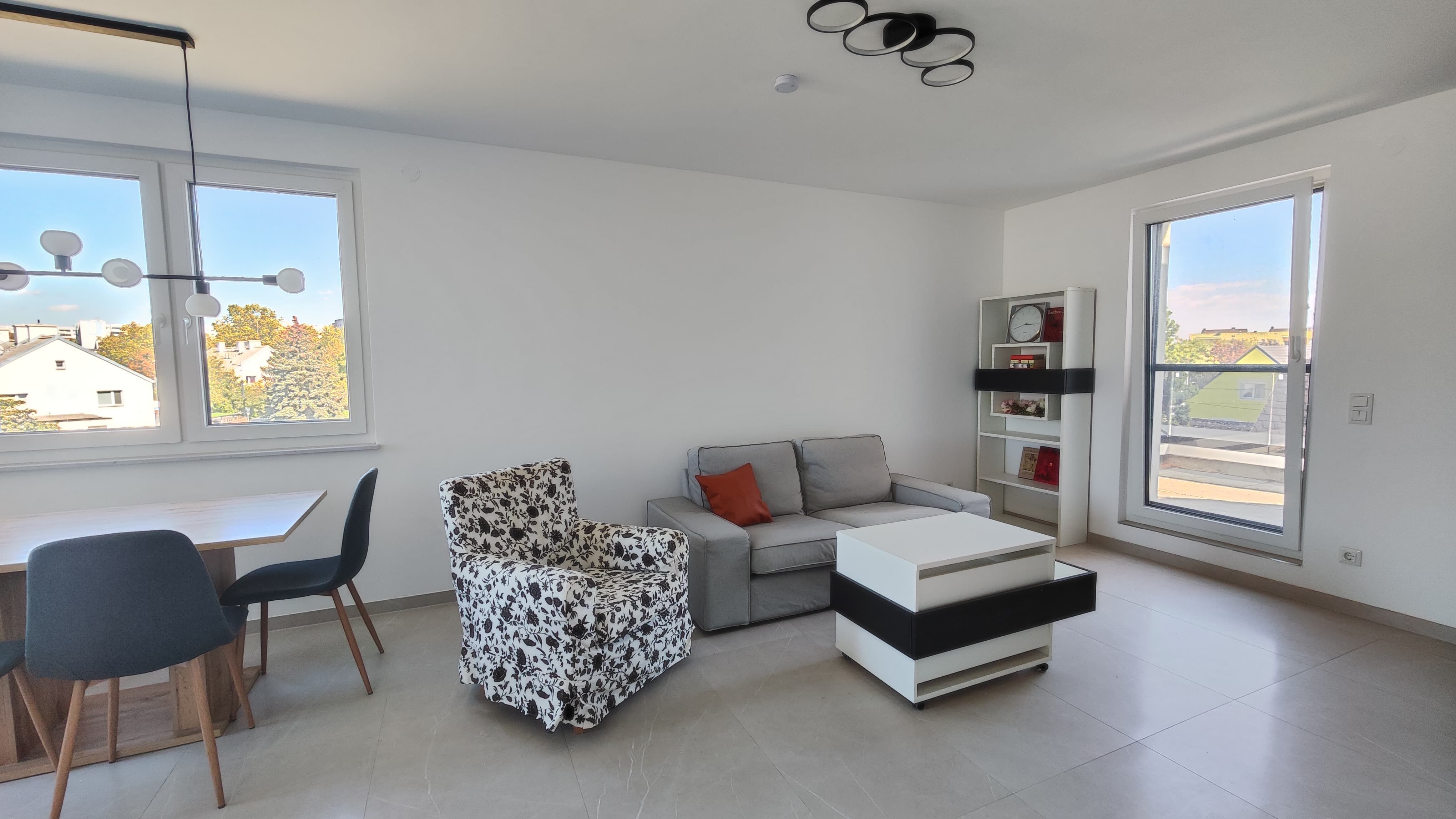 Lichtdurchflutete, voll möblierte 90m² 3-Zimmer DG-Wohnung (Erstbezug) mit 2 Terrassen