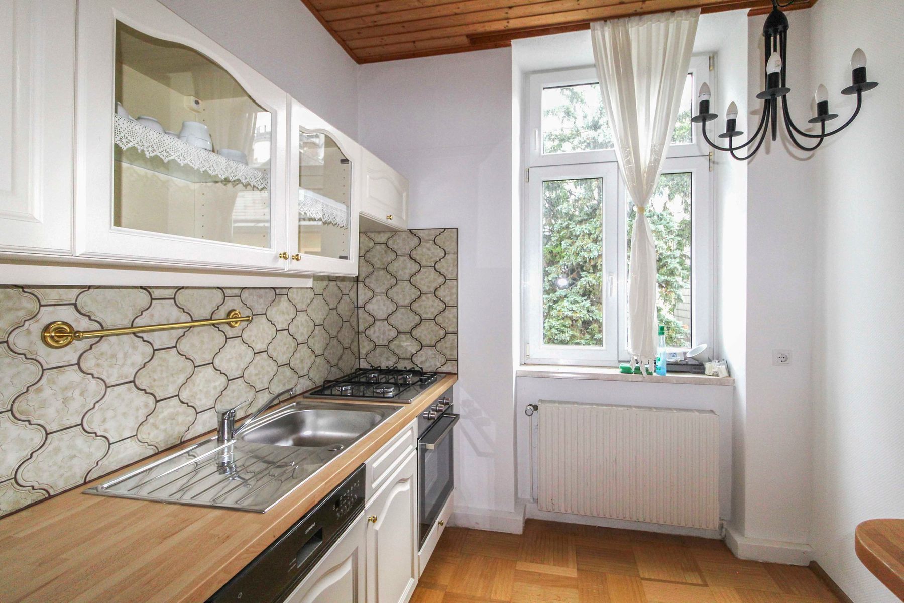 Großzügige Wohnung im 1.Stock mit 2 Badezimmern und eigenem Gartenteil im Erdgeschoss
