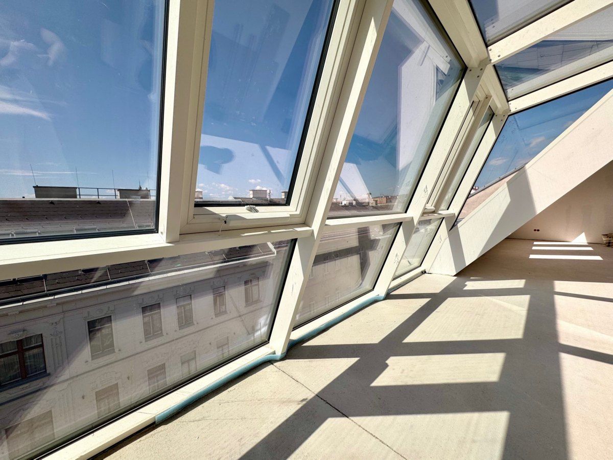 ++ JETZT NEU ++ Trendige Dachgeschosswohnung mit großzügiger Terrasse