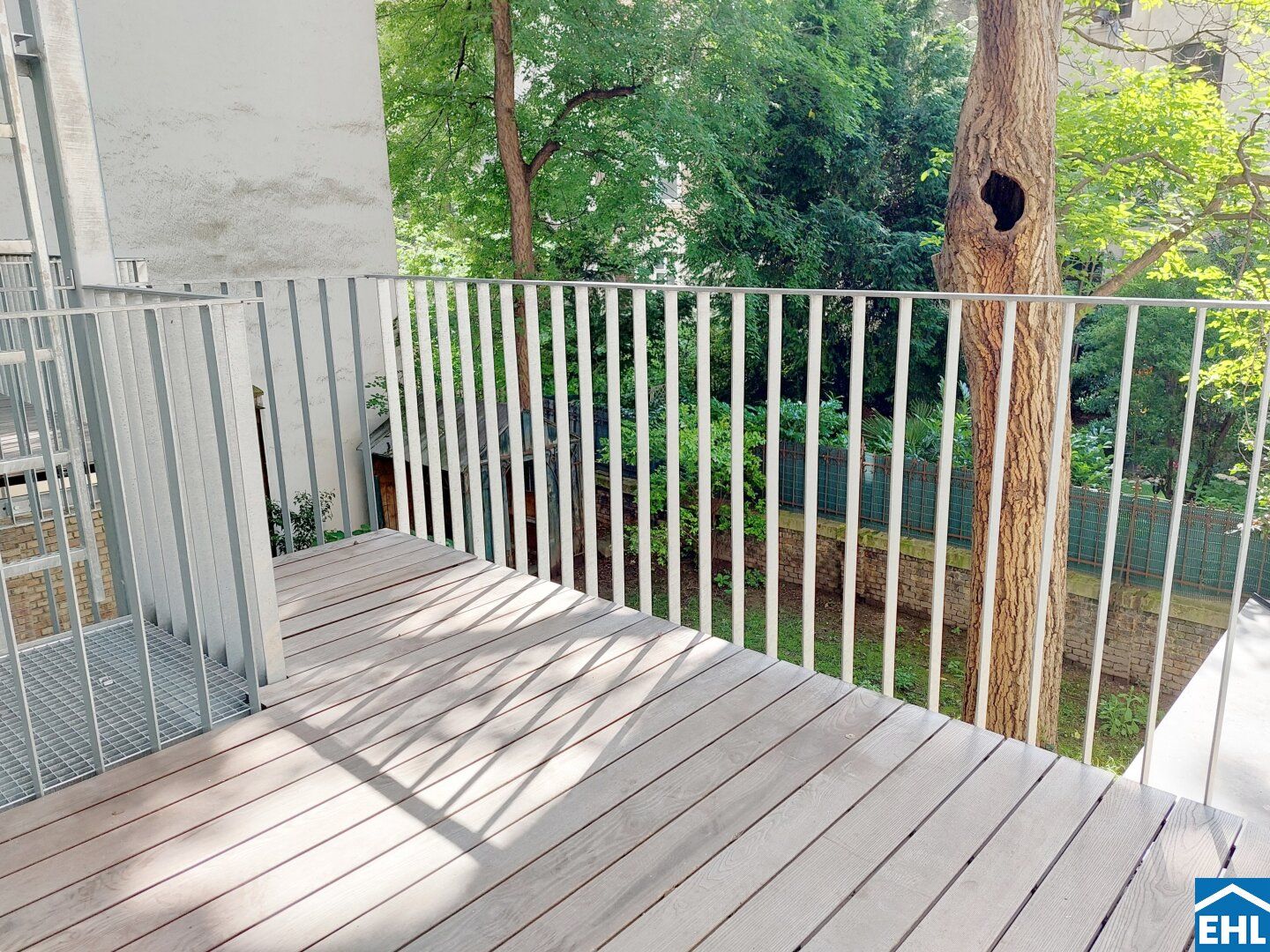 Neu sanierte Innenstadtwohnung mit Balkon - Altbauflair trifft modernen Wohnkomfort