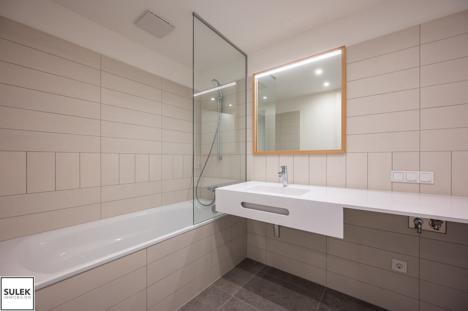 attraktive Lage, guter Grundriss, top Ausstattung! 2 Zimmer Erstbezug mit Balkon - jetzt besichtigen!