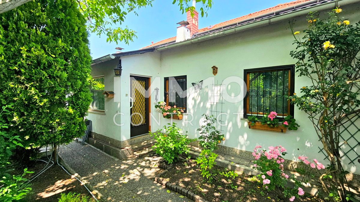 Charmantes älteres Haus mit Potential auf traumhaft idyllischem Grundstück in bester Lage