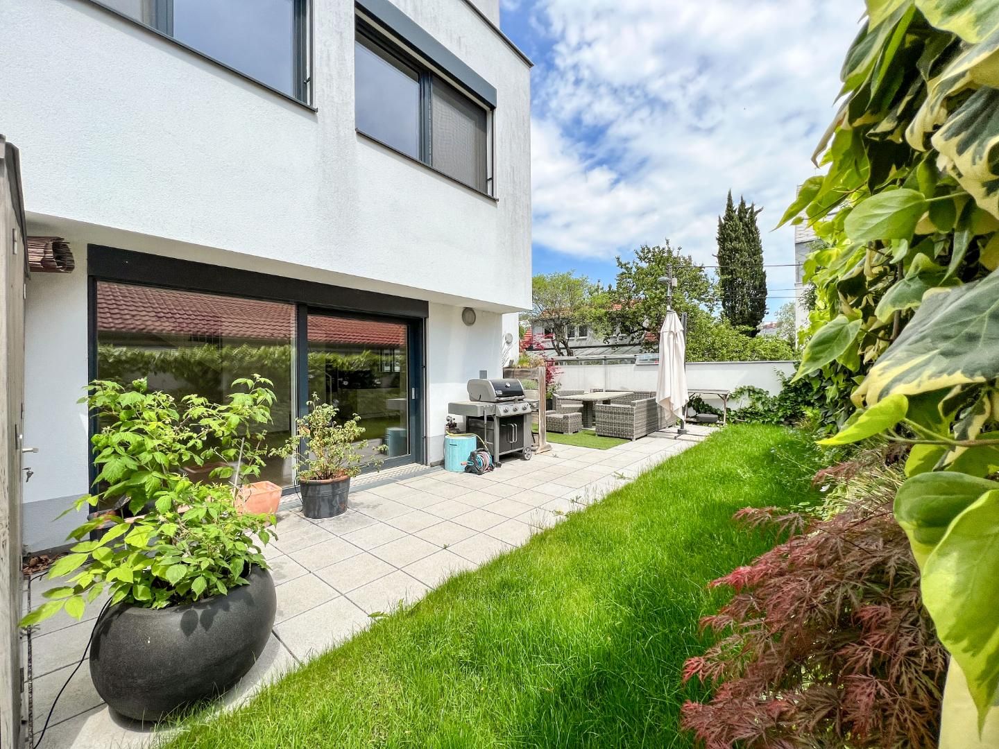Moderne Maisonette mit Garten und Terrasse // Modern Duplex with garden and terrace //