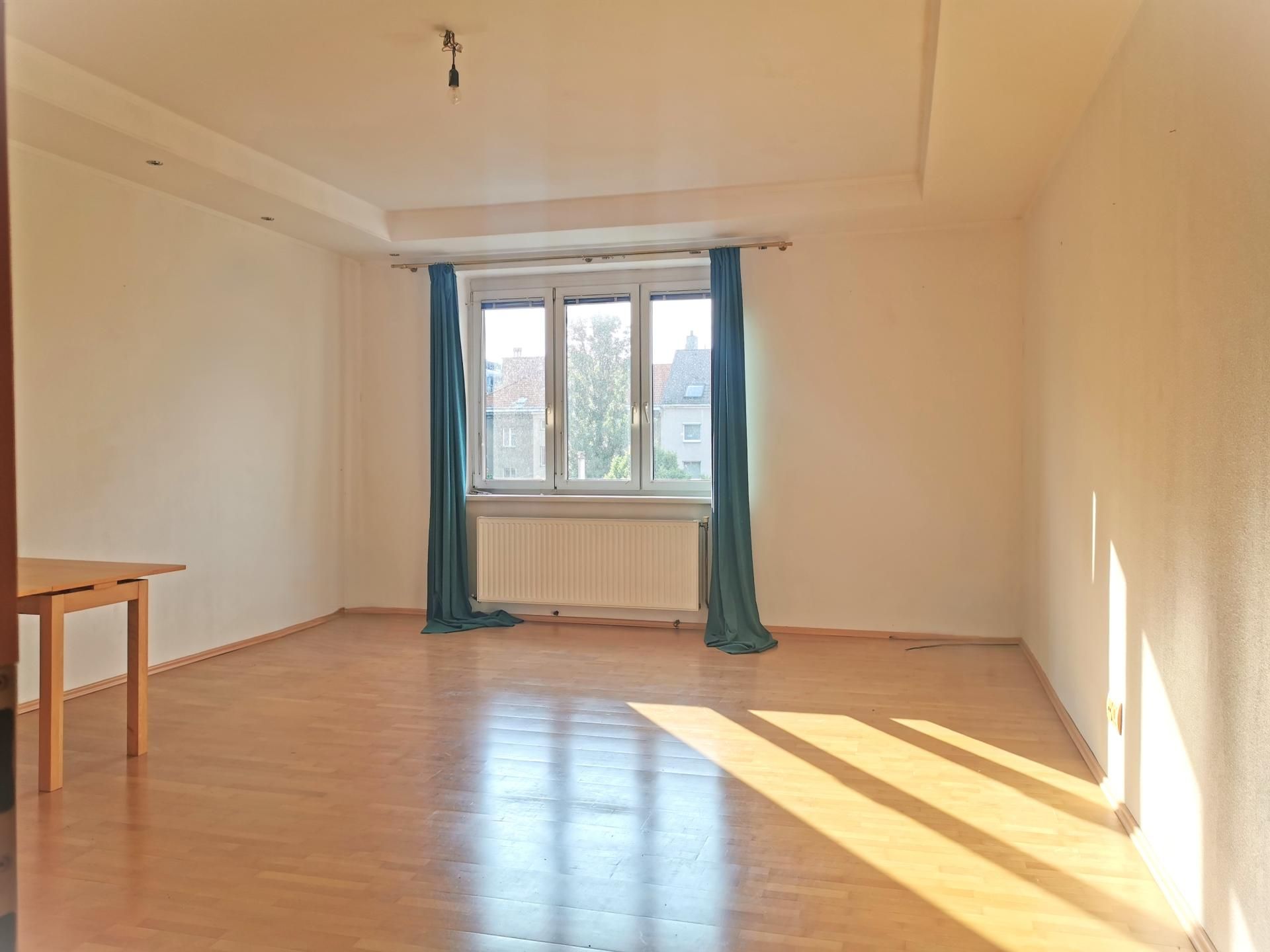 2-Zimmer-Wohnung mit kleinem hofseitigem Balkon, 5 Min Fußweg zum 1.Bz.!