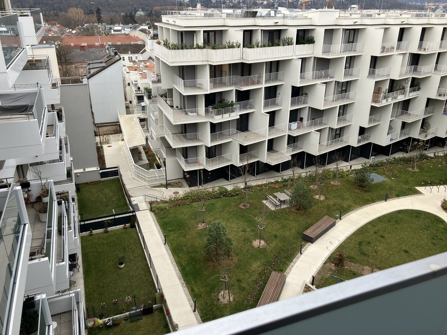 Klimatisierte NEUBAUWOHNUNG (Zweitbezug) mit KÜCHE und Innenhof-LOGGIA im 6. OG nahe Schönbrunn und U4 