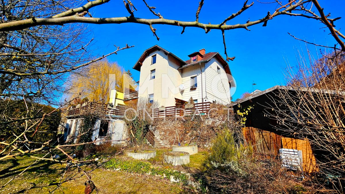 Raumwunder: Sonniges Zweifamilienhaus mit Traumaussicht in ruhiger Lage