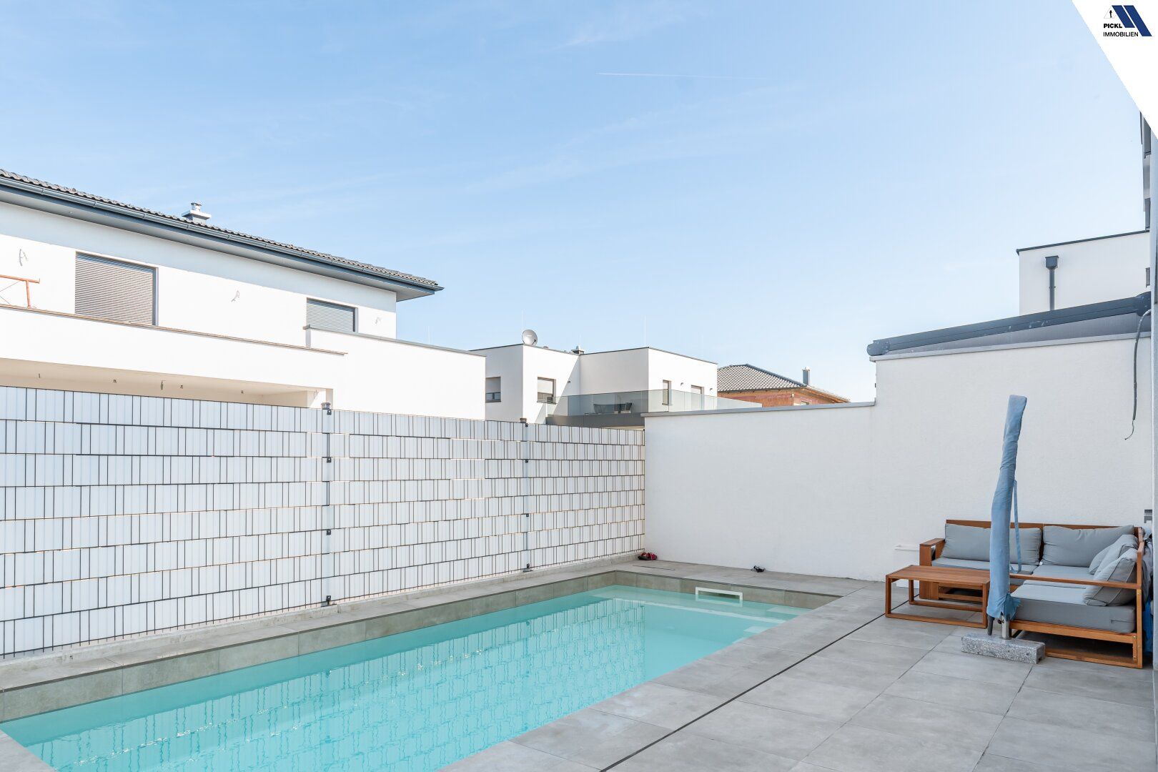 Neuwertige Doppelhaushälfte mit Pool, 3 Stellplätzen und hochwertiger Ausstattung - Vista 6