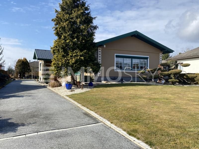 Traumhafter Landsitz mit herrlichem Pool und Garten!