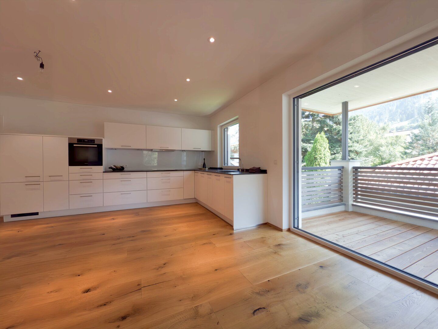 Ihr Wohlfühl-Zuhause in Niederau - elegante Wohnung mit Designküche und Balkon mit Bergblick