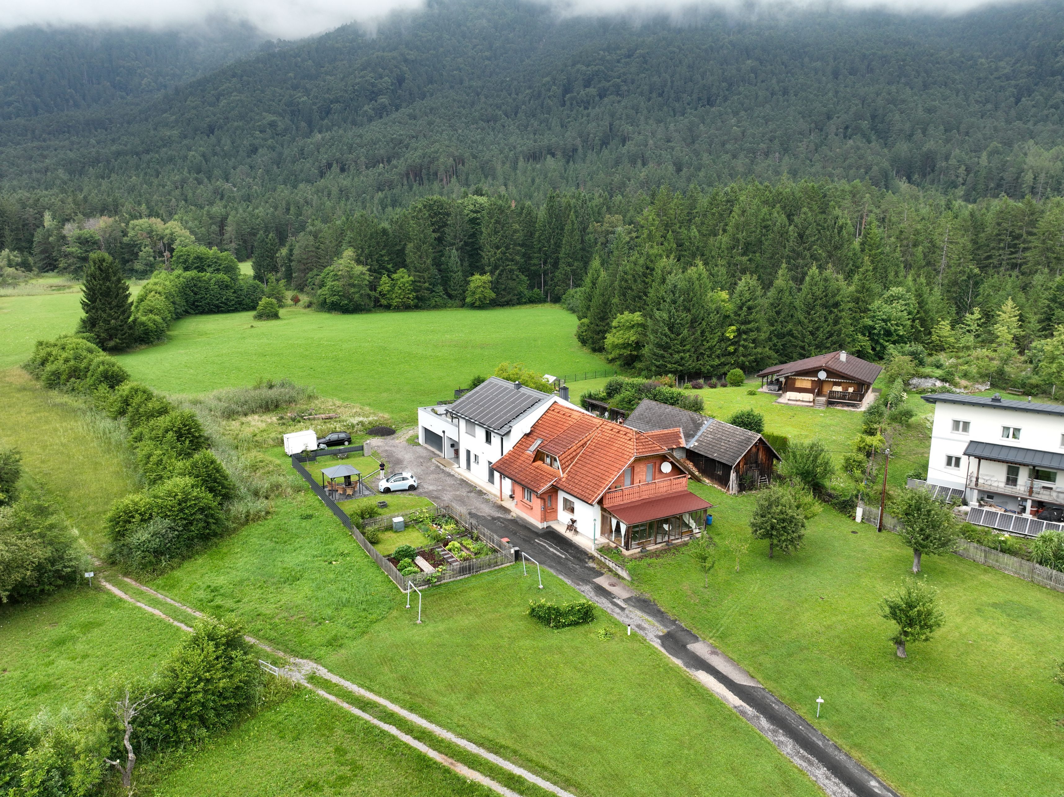 Naturerlebnis in Stadtnähe - 2 Wohnhäuser rd. 24.000m² Grund