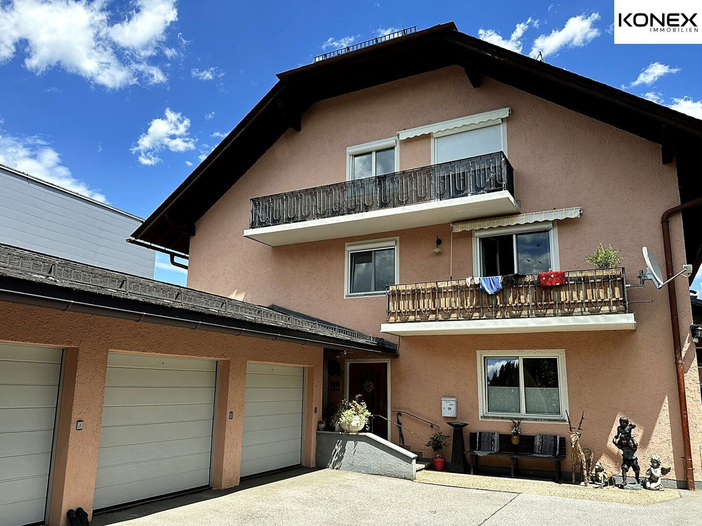 Wohnhaus mit 3 separaten Wohneinheiten - 126 / 119 / 99 m² - Ansicht 2