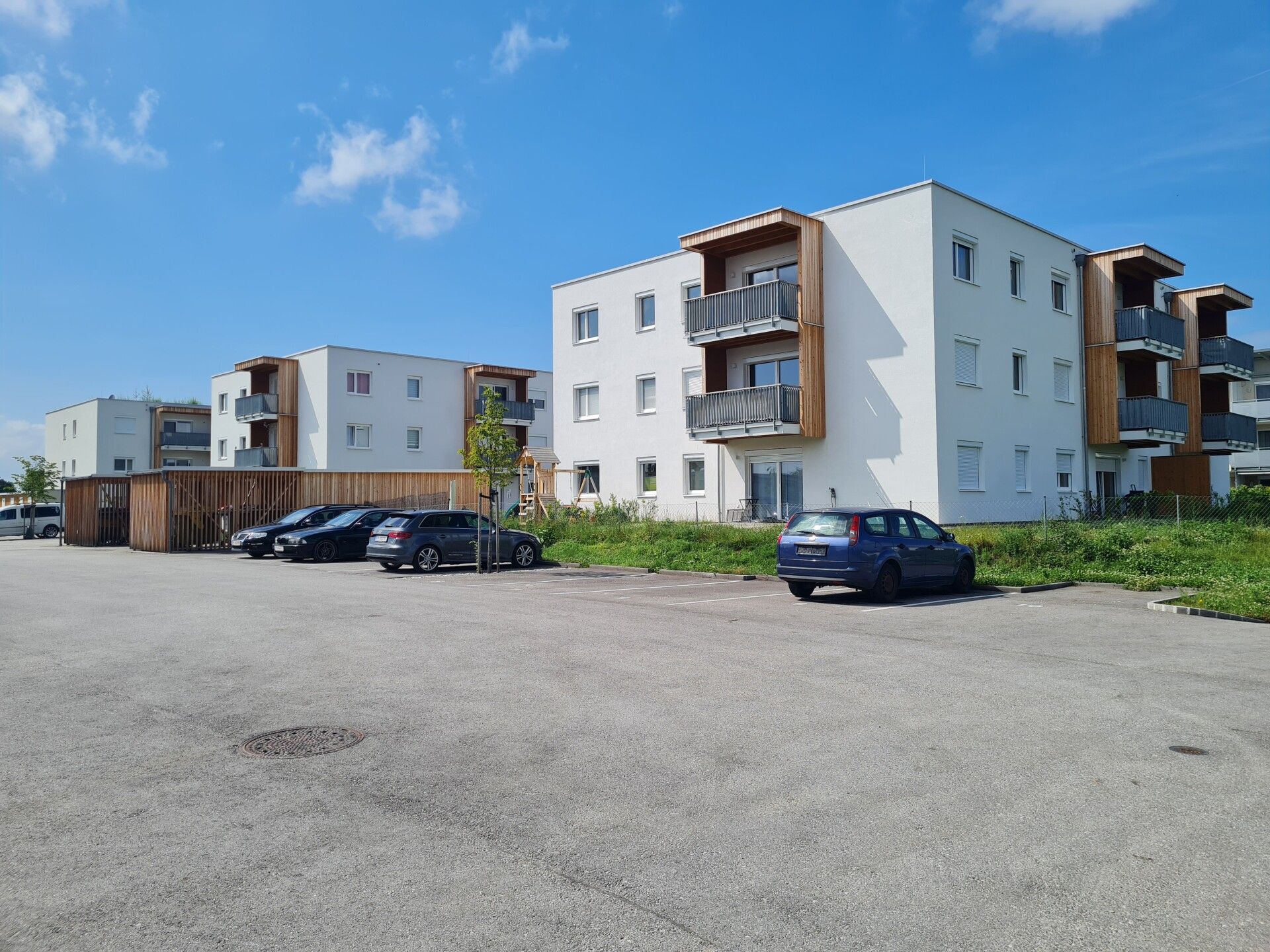 HOCHWERTIG MODERN TEILMÖBLIERT