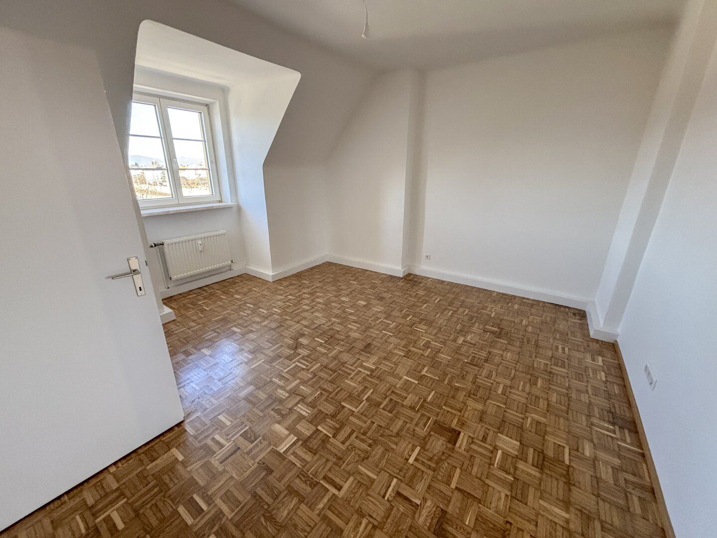 SANIERT: Dachgeschoßwohnung mit Ausblick - More