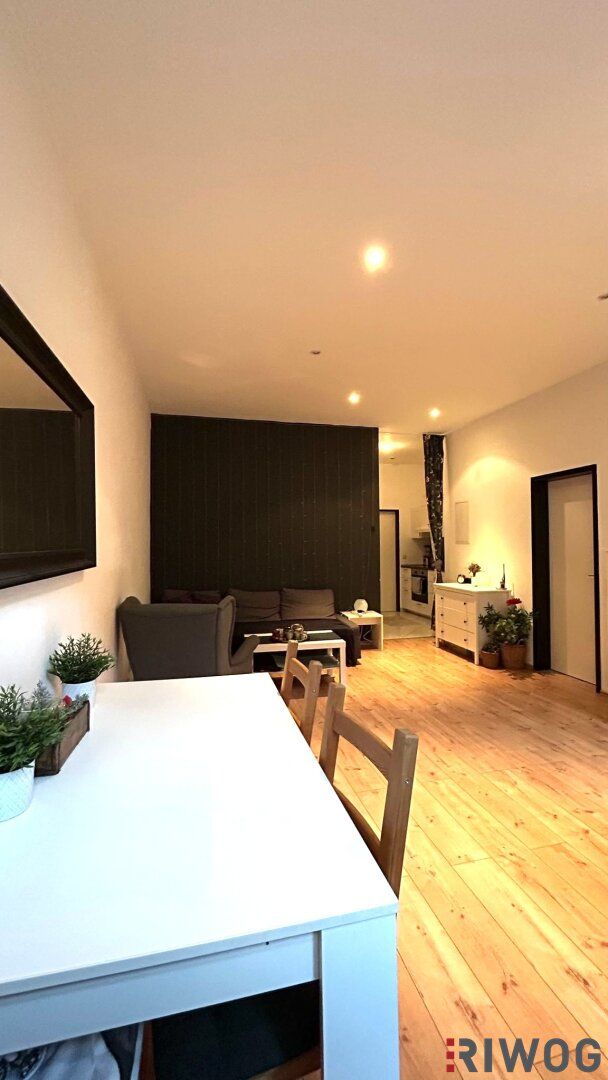 Tolle 2-Zimmer Altbauwohnung als TOP-Starterwohnung  - mit großem Potenzial und hohen Räumen!