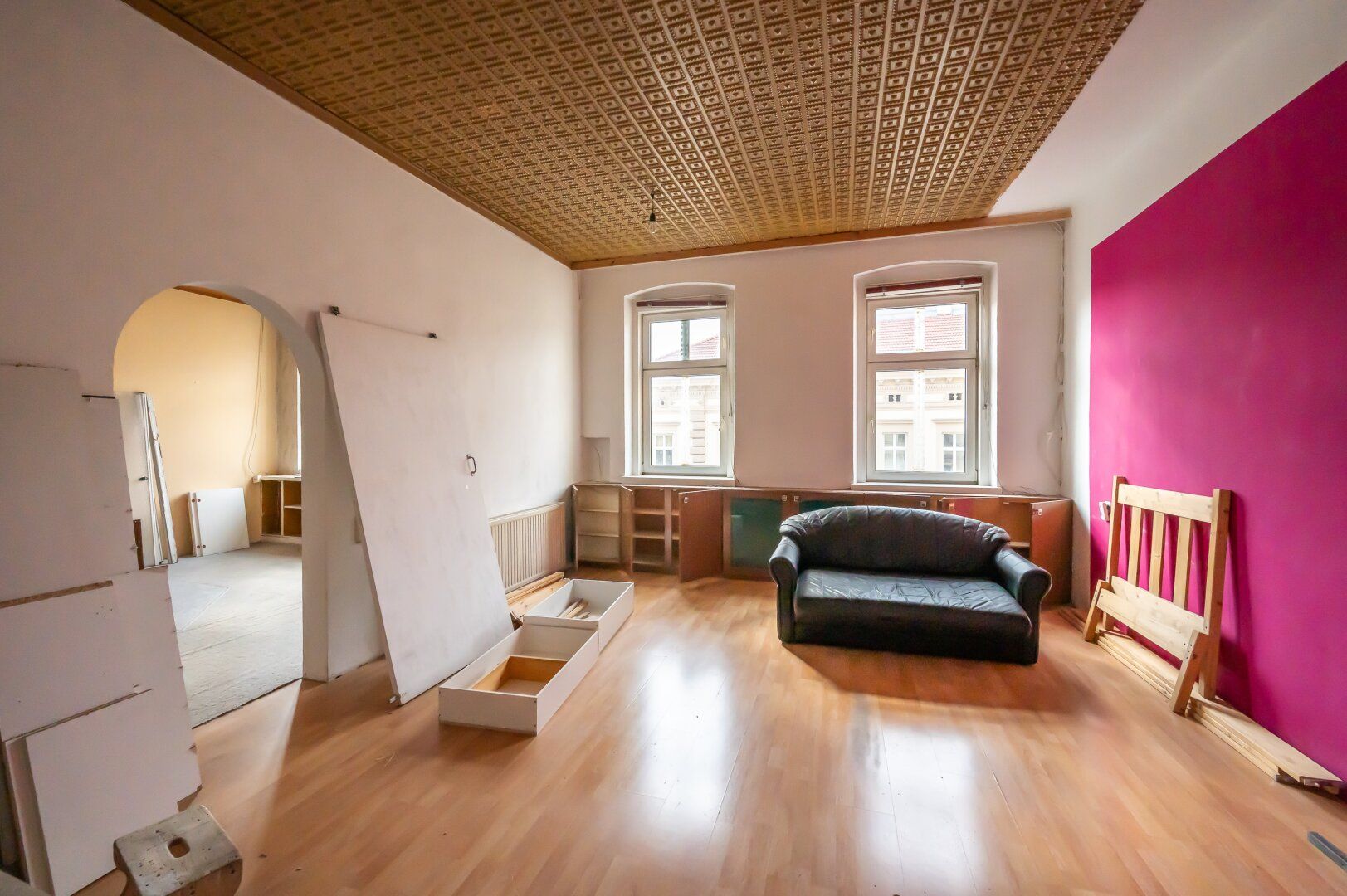 ++NEU++ Sanierungsbedürftige 3-Zimmer Altbau-Wohnung in tolle Lage - großes Potenzial!