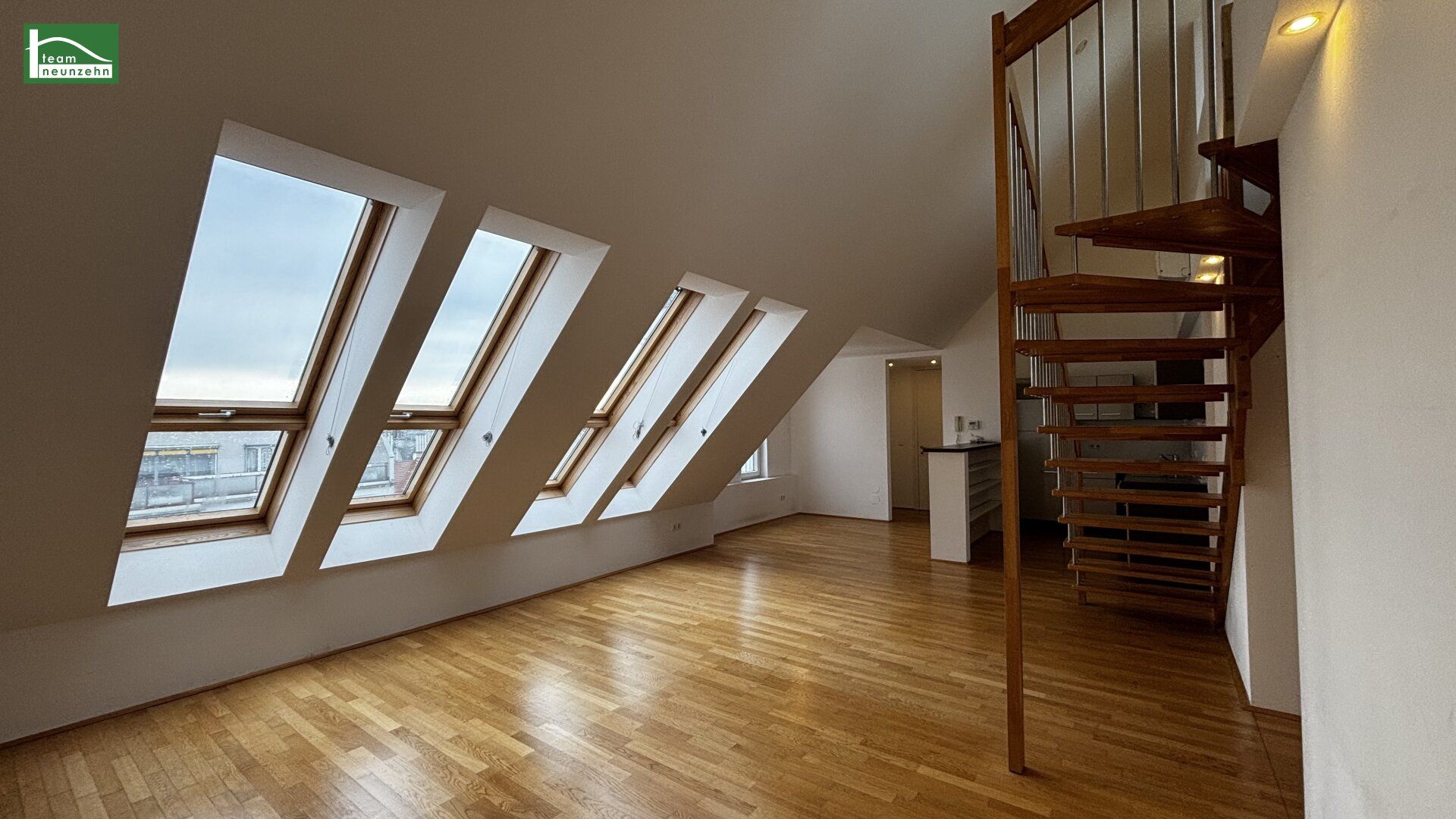 Sonnige Dachgeschosswohnung mit Blick & Stil - Nähe Mariahilfer Straße