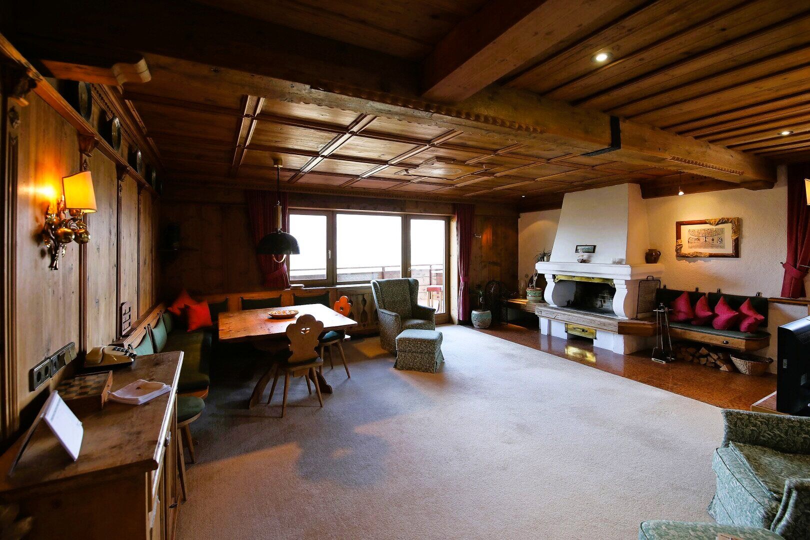 Chaletartige 105 m2 Wohnung in Rinn, Tirol - mit großer Terrasse und unverbauten Bergblick!