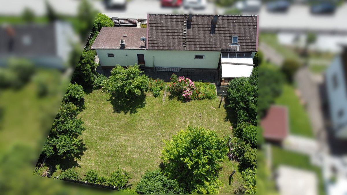charmantes Einfamilienhaus mit großen Garten